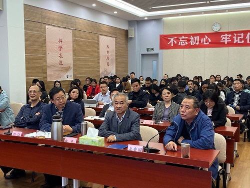 評(píng)委團(tuán)點(diǎn)評(píng).jpg 評(píng)委團(tuán)點(diǎn)評(píng).jpg