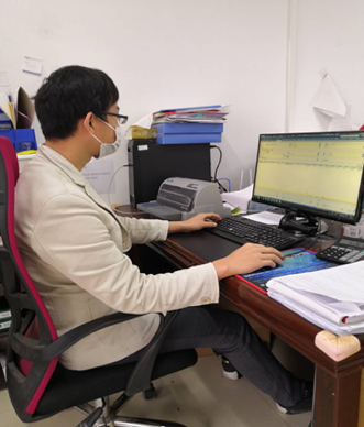 圖為李三林同志開展現(xiàn)場值班 .png 圖為李三林同志開展現(xiàn)場值班 .png